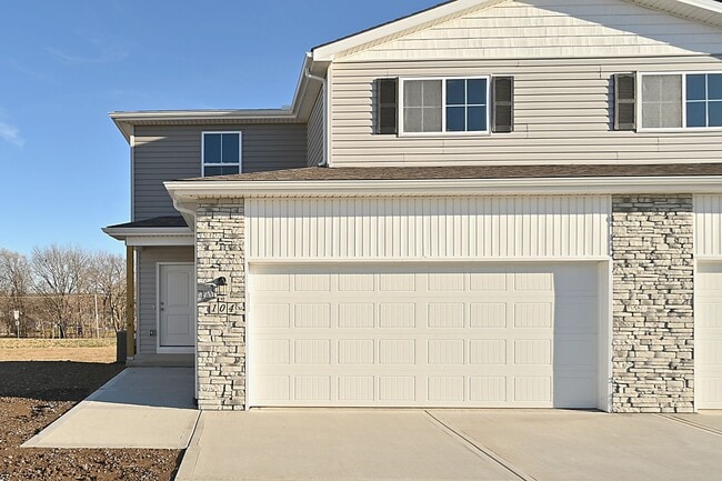 Building Photo - Nice 3 Bedroom, 2.5 bath with 2 car garage...