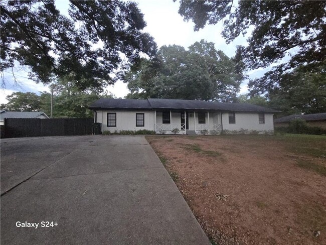 Building Photo - 1670 Christian Cir SE