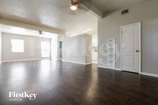 Photo - 21435 Gibralter Dr