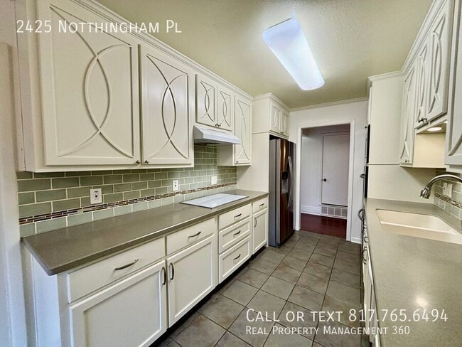 Photo - 2425 Nottingham Pl