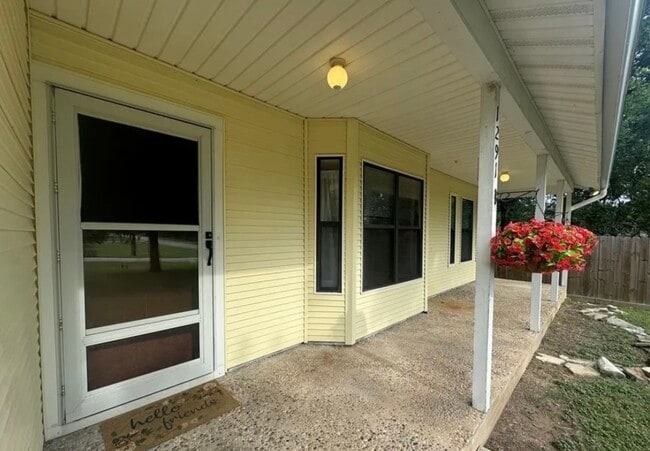 Building Photo - 1291 Edgewater Falls