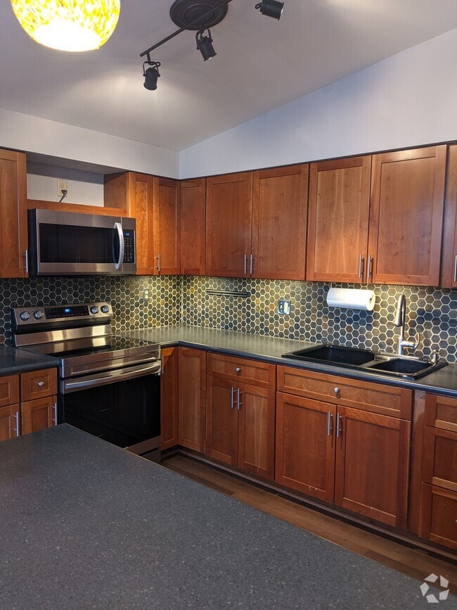 Building Photo - 7120 W Eden Plz Rental