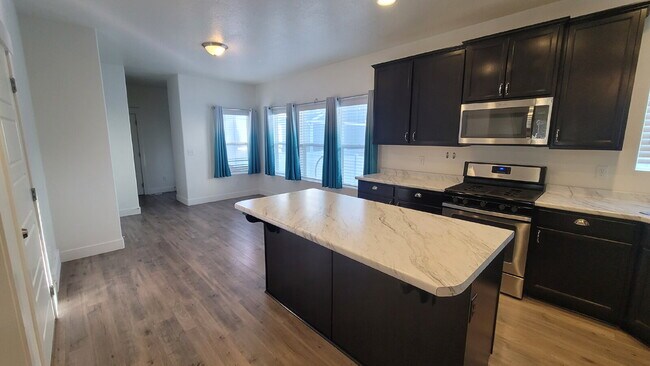 Photo - 3 bed 2.5 bath home for Rent. Pet Friendly!