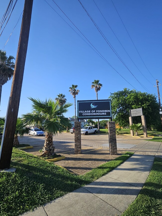 Building Photo - 8636 Village of Fondren Unit 8636