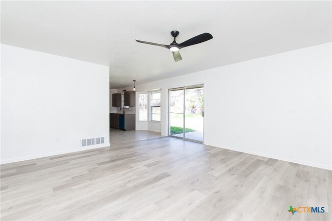 Photo - 1609 Hughes Ave