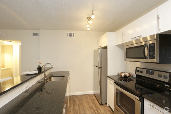 1BR-1BA 700sf