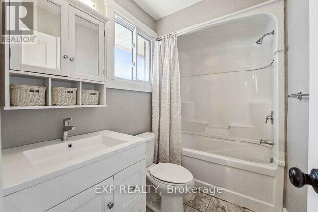 Photo - 148 Young St