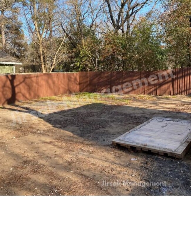 Photo - 4740 Stokes St