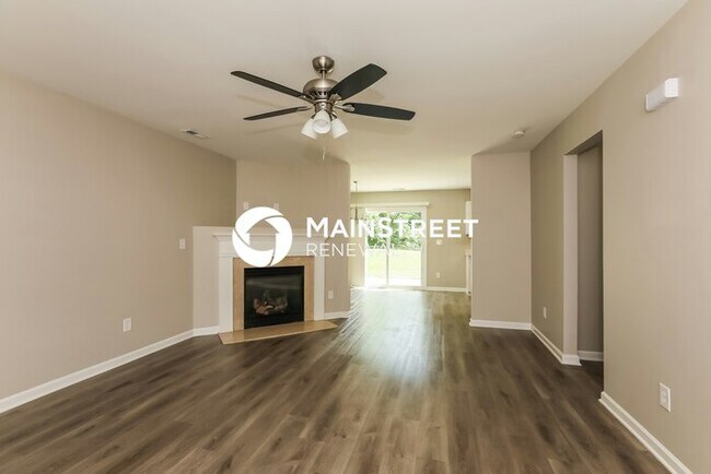 Photo - 4 Bedroom Pet-Friendly Home in CHARLOTTE, ...