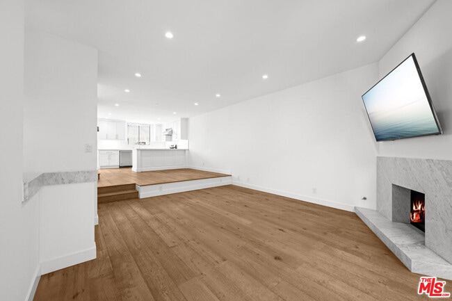 8611 Burton Wy Unit 15