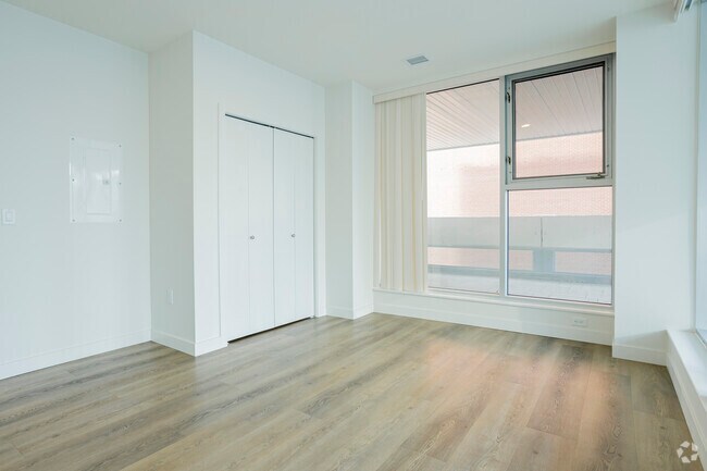 1 BR, 1 BA - 712 SF - District Apartments