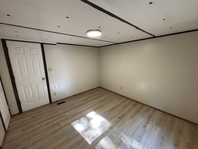 Photo - 324 E Newport Rd