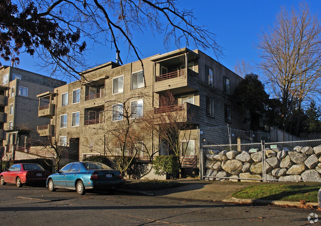 6700 Roosevelt Apartments - 6700 Roosevelt Apartments