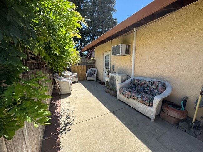 Building Photo - ALL Utilities Included in 2 Bedroom in a Desirable Turlock Neighborhood