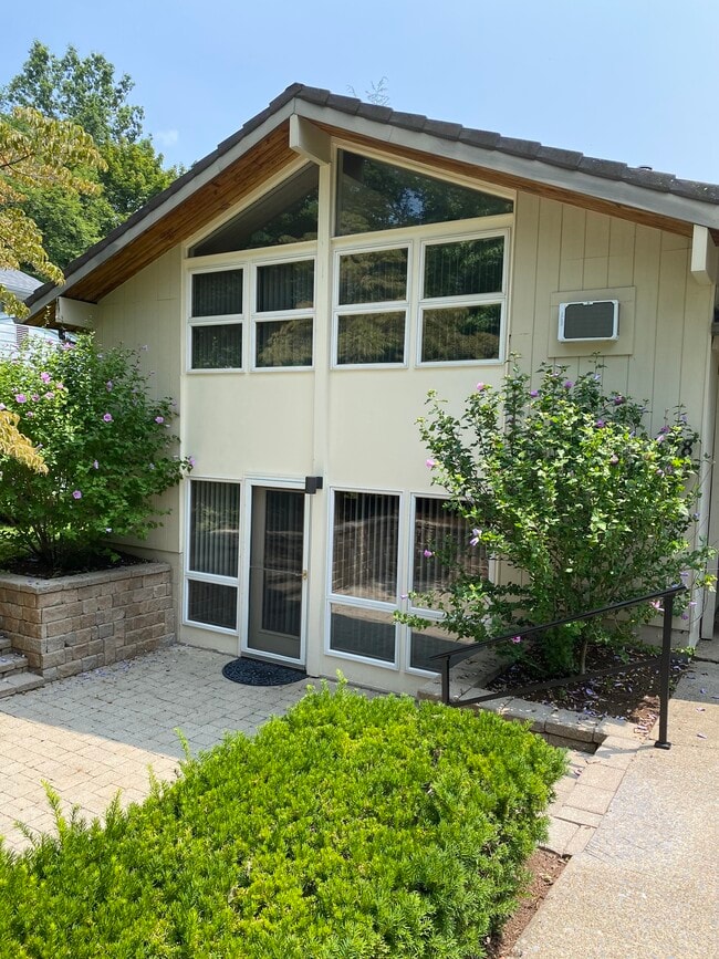 Building Photo - 938 W Fairmount Ave Rental
