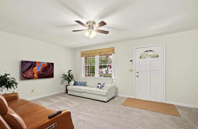 Photo - 309 Camden Dr