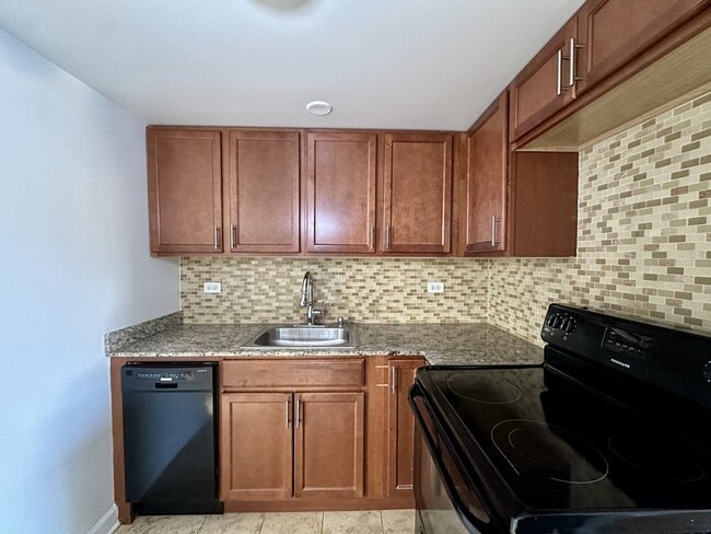 Photo - 7626.5 N Milwaukee Ave Unidad A2