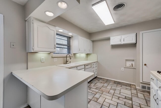 Photo - 2605 W Walnut St