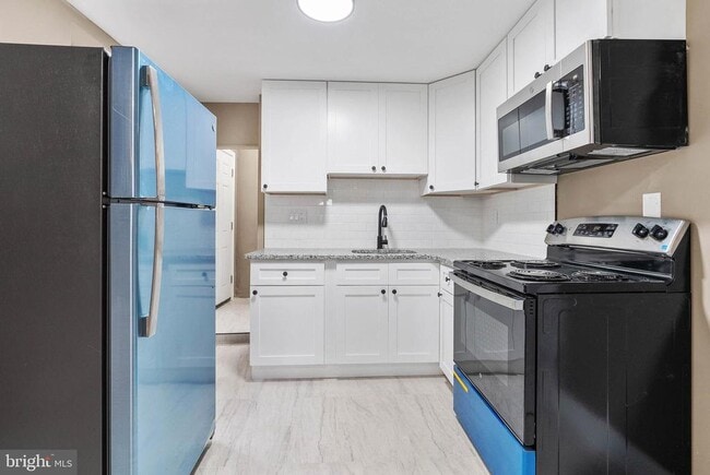 Photo - 2028 W Oxford St