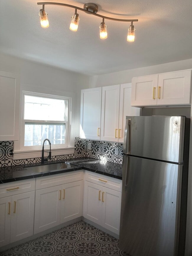 Photo - 5139 Melrose Avenue