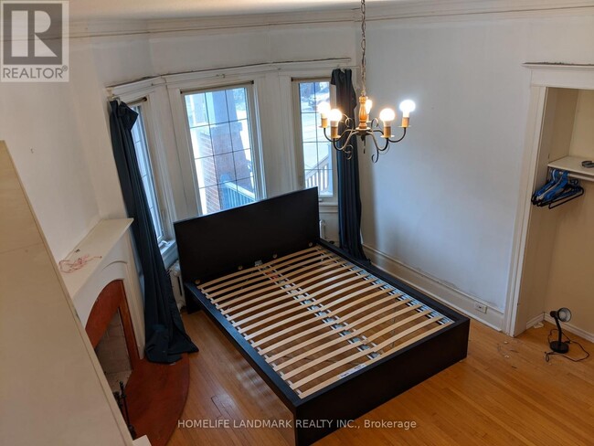 Photo - 1492 King St W