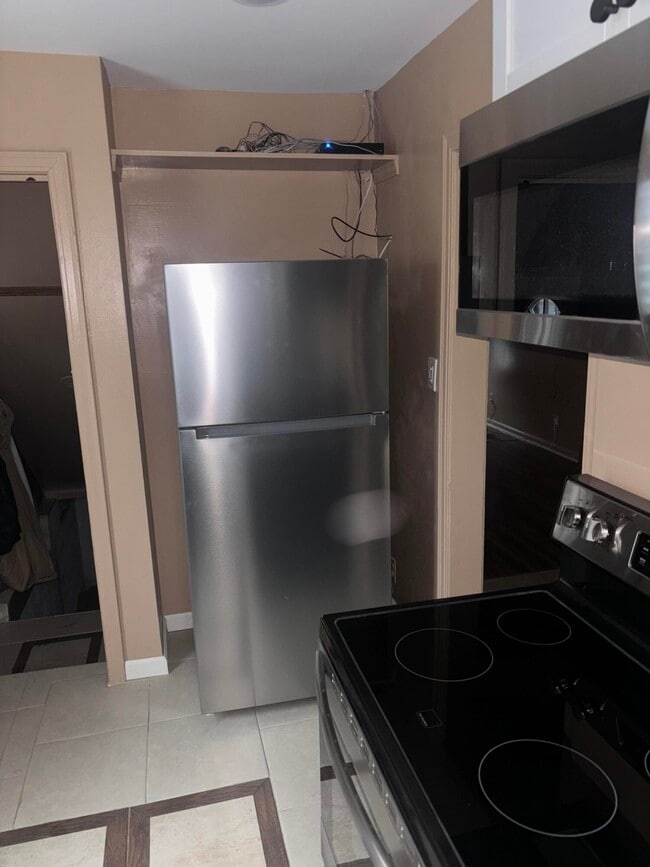 Photo - 18089 Schaefer Hwy