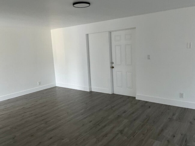 Photo - 5662 Parke Ave