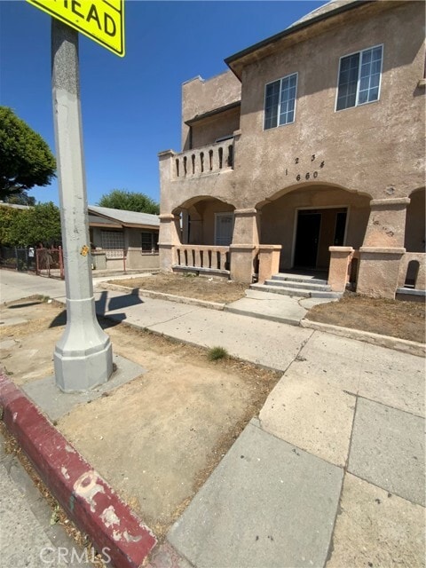 Building Photo - 660 S Soto St Rental