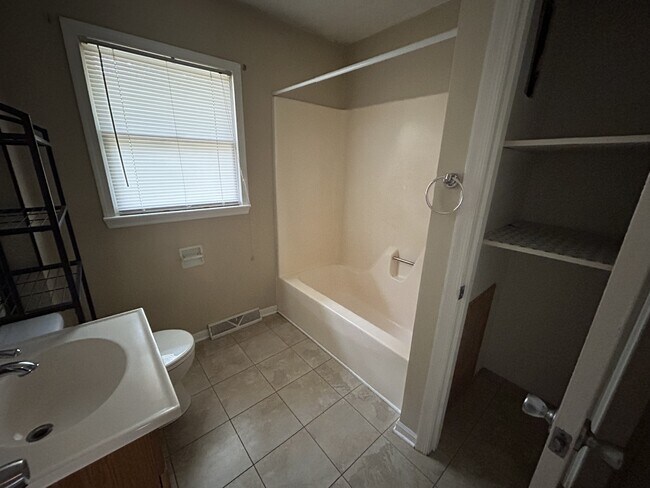 1122 Rolling Hill Dr Unit 1