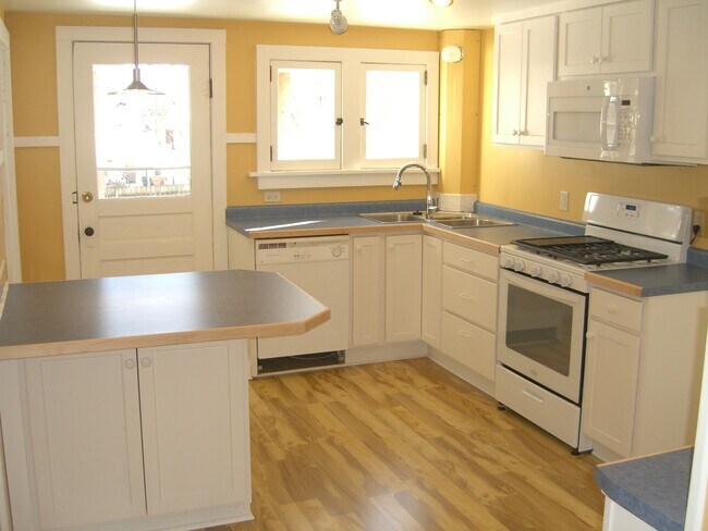 3 Basin corner sink - 945 E Johnson St Unit 1