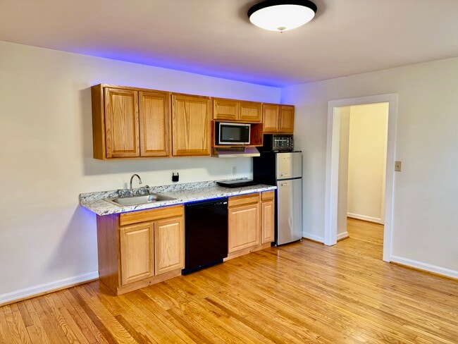 Building Photo - 4 Hillside Ave Unit 1