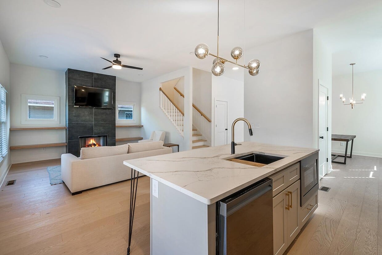 Photo - 1321 Oak St SW