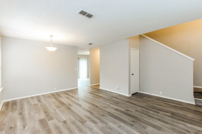 Photo - 1104 Beechwood Dr