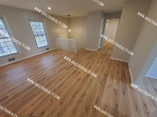 Photo - Absolutley Beautiful 4 Bedroom 2.5 Bath Ov...