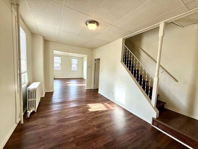 Building Photo - 305 S Front St