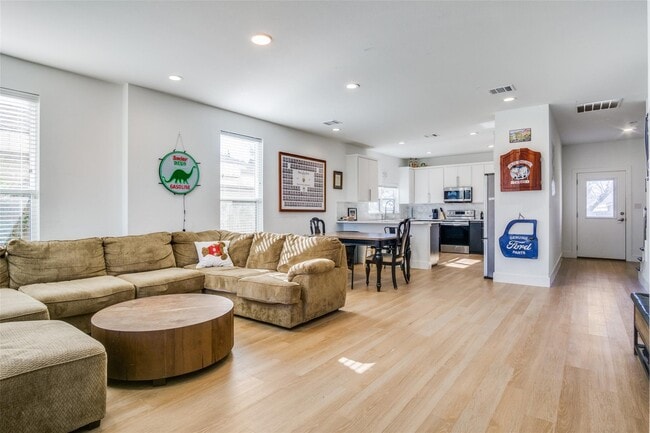 Photo - 2804 Townsend Dr