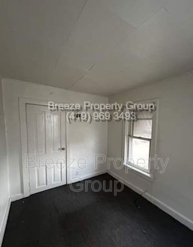 Photo - 712 Balfe St