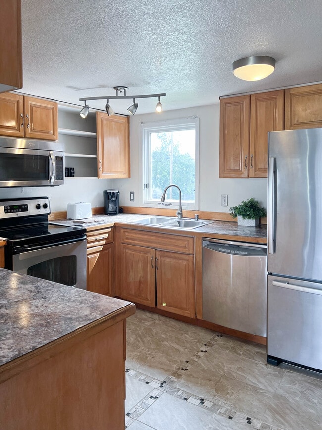 Photo - 446 E 10th Ave