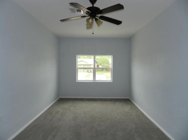 Photo - 6411 NW Compass Dr