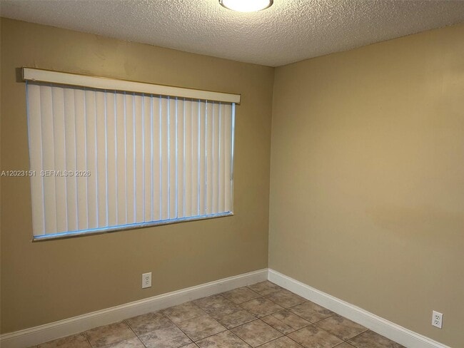 Photo - 301 SW 86th Ave Unidad 102