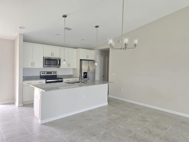 318 NW 20th St