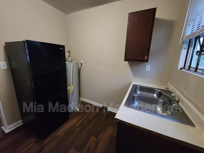 Photo - 250 Ferrill St