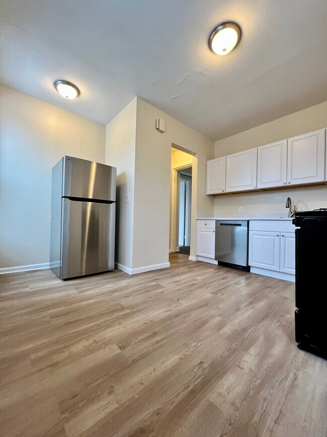 Photo - 104 Linwood Ave Unit Apt 2