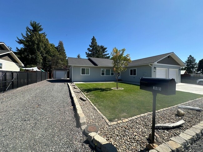 3619 Boulder Ln