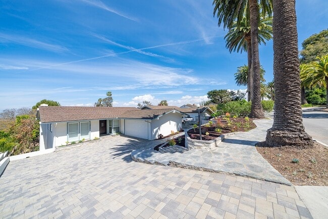 Building Photo - Valmonte 5 bedroom Beauty