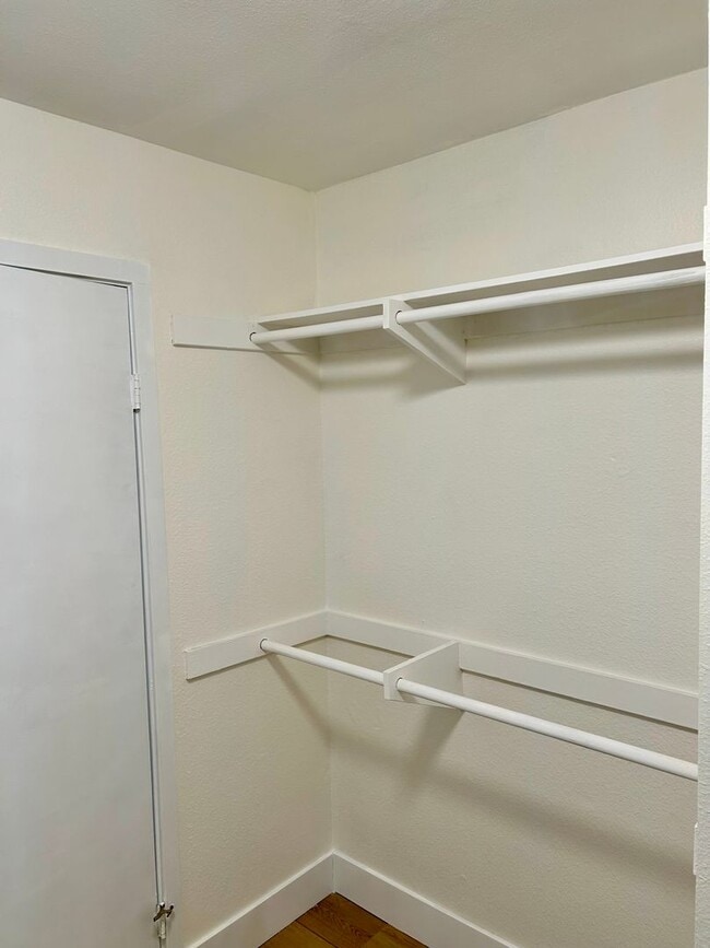 Photo - Beautiful finishes, MUST SEE! Renovated 1 bedroom condo in La Jolla Park Villas! Includes 1 COVER... Unit E