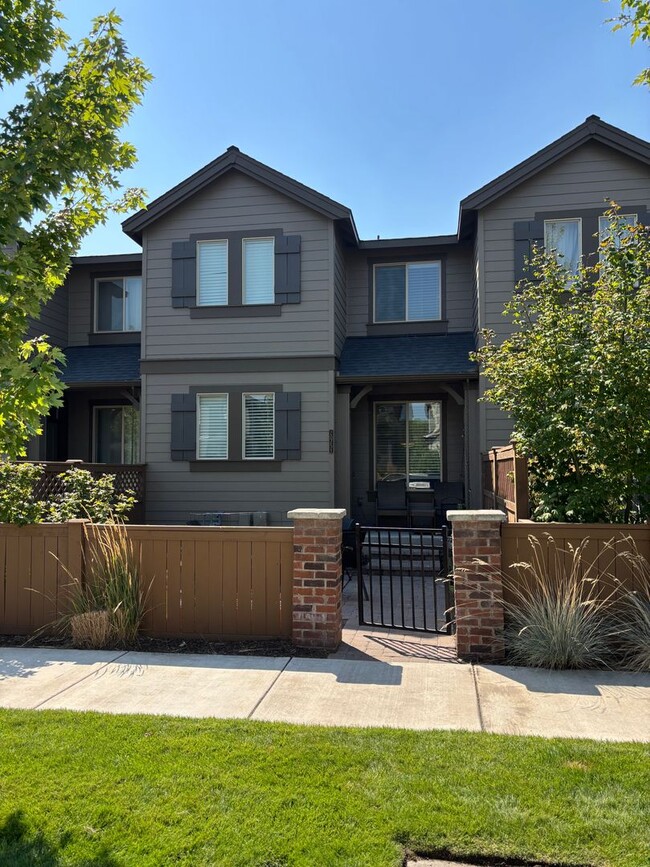 2 Story Bend Home with Fenced Yard and Patio - 2 Story Bend Home with Fenced Yard and Patio