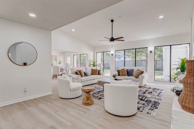 Photo - 10303 Chevy Chase Dr