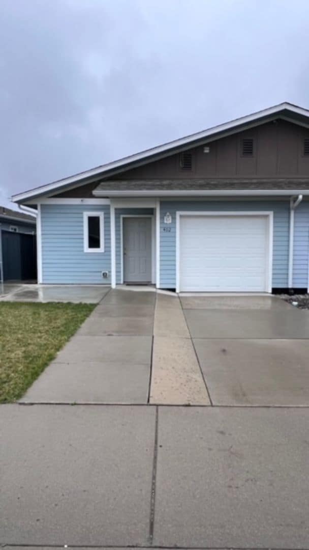 Building Photo - 5 bedroom 2 bath duplex coming soon!!! Rental