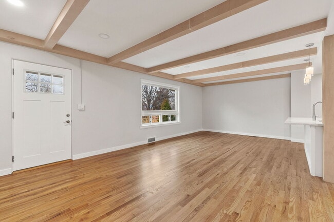 Photo - 4210 Balsam St